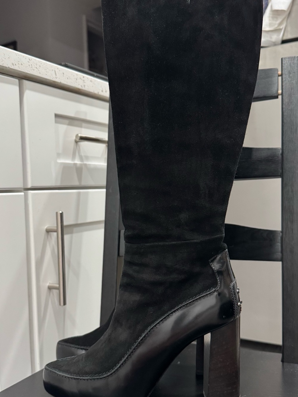 Tod’s black suede hight heel